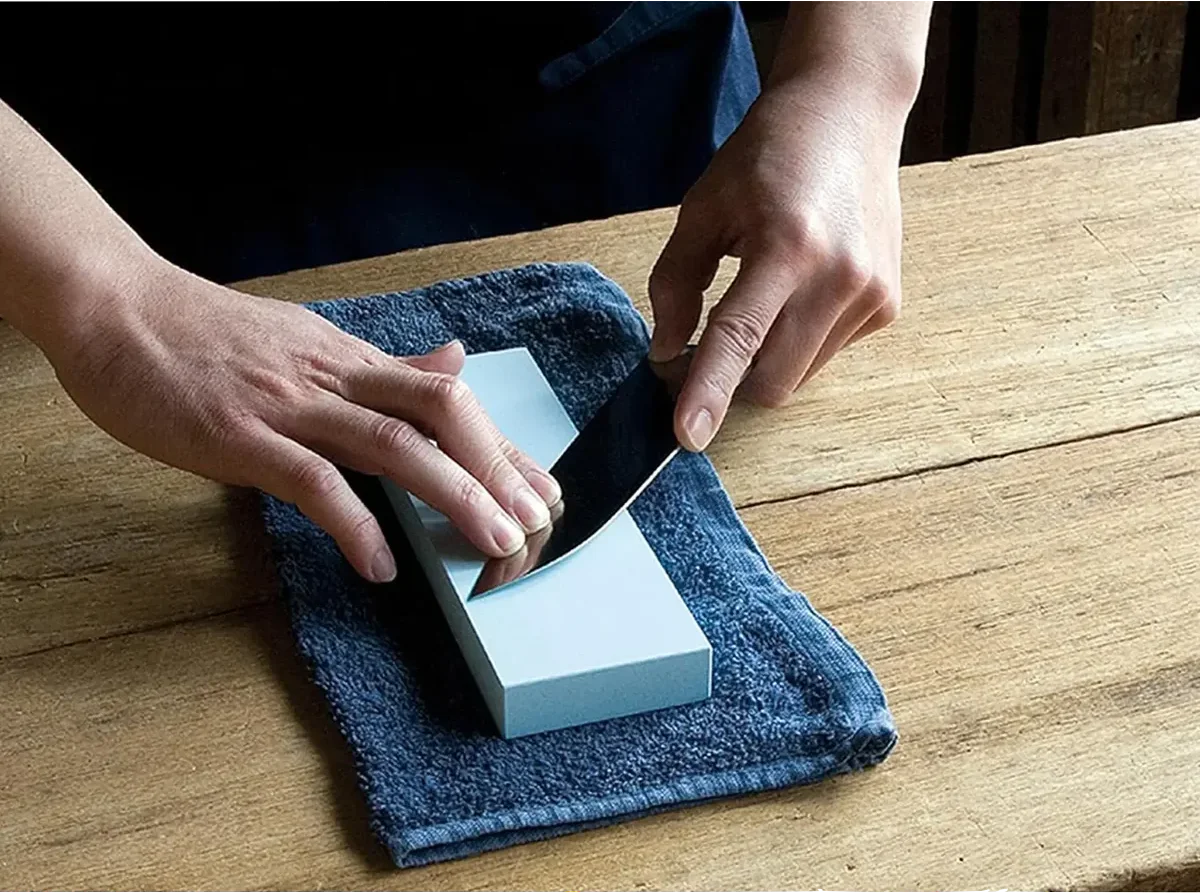 Ceramic Super Sharpening Stone - Credits: NANIWA (GlobalKitchen Japan)